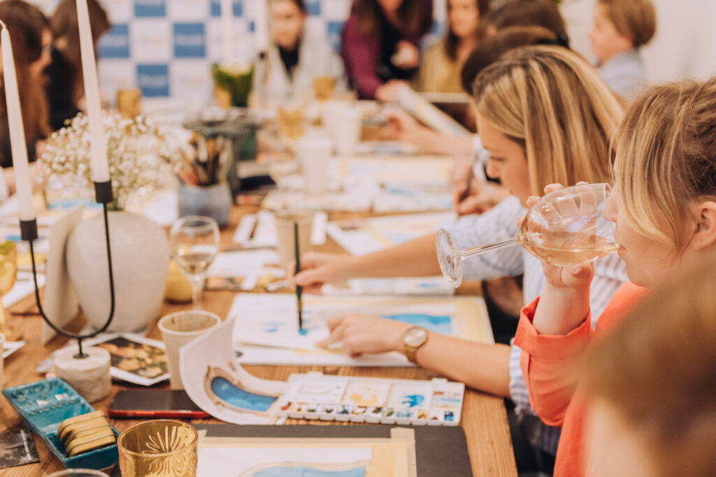 Warsztaty malowania dla firm w Krakowie – atmosfera